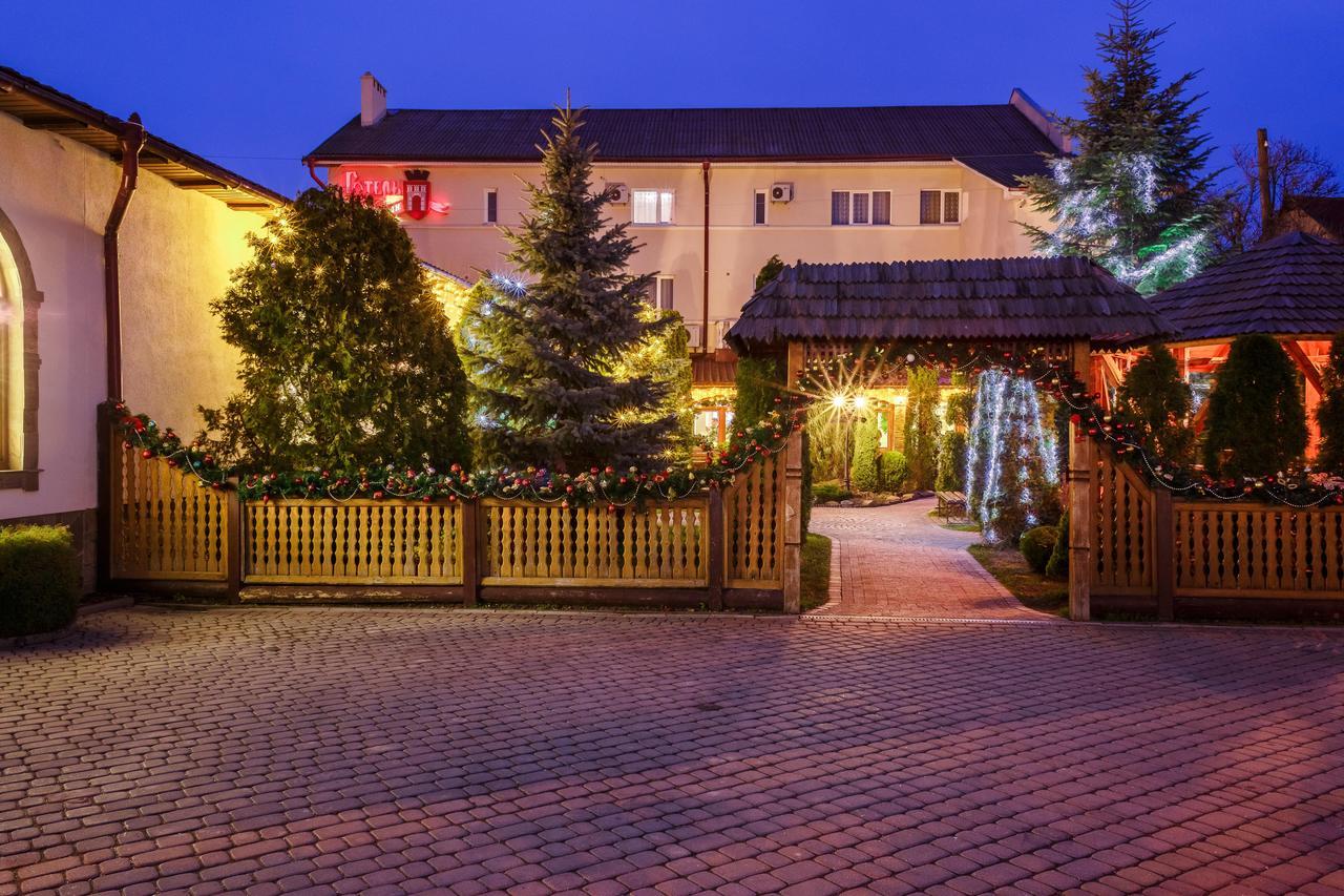 Stanislavskiy Dvir Hotel Ivano-Frankivsk Exterior foto